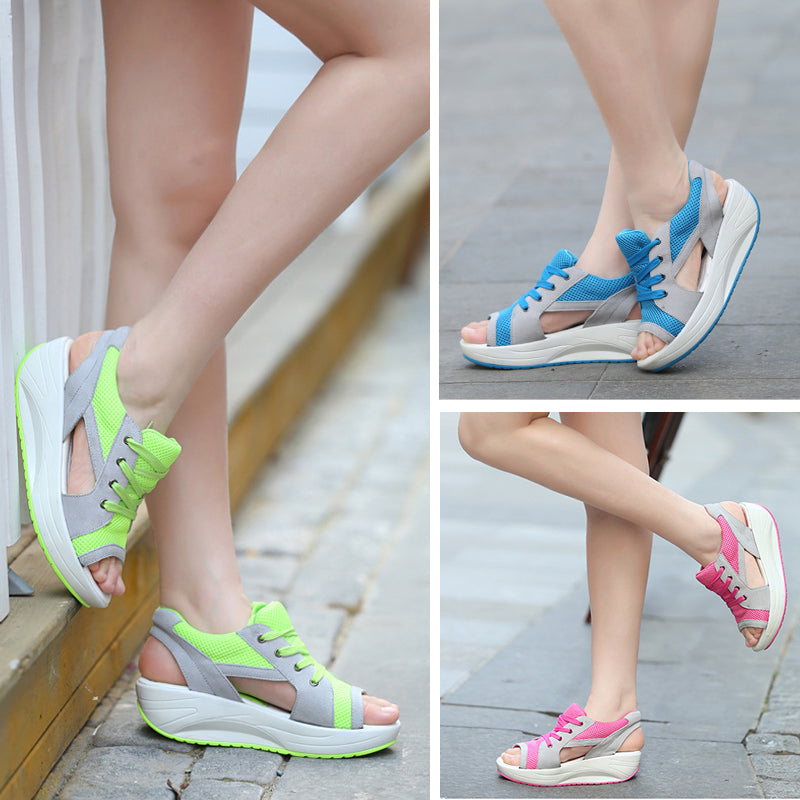 Ademende plateausandalen met sleehak