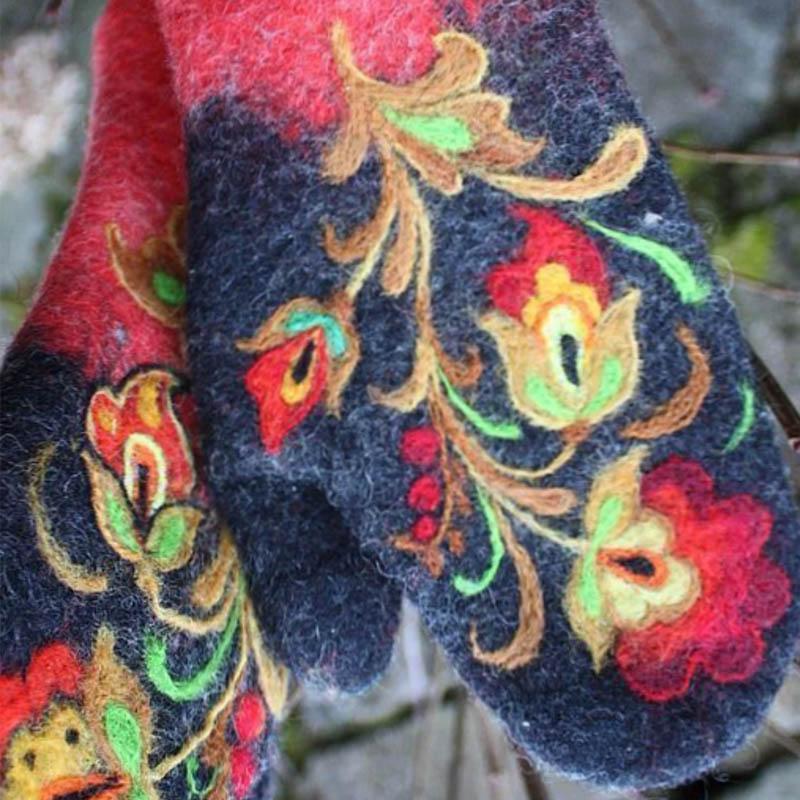 Borduurwanten met kerstbloemen