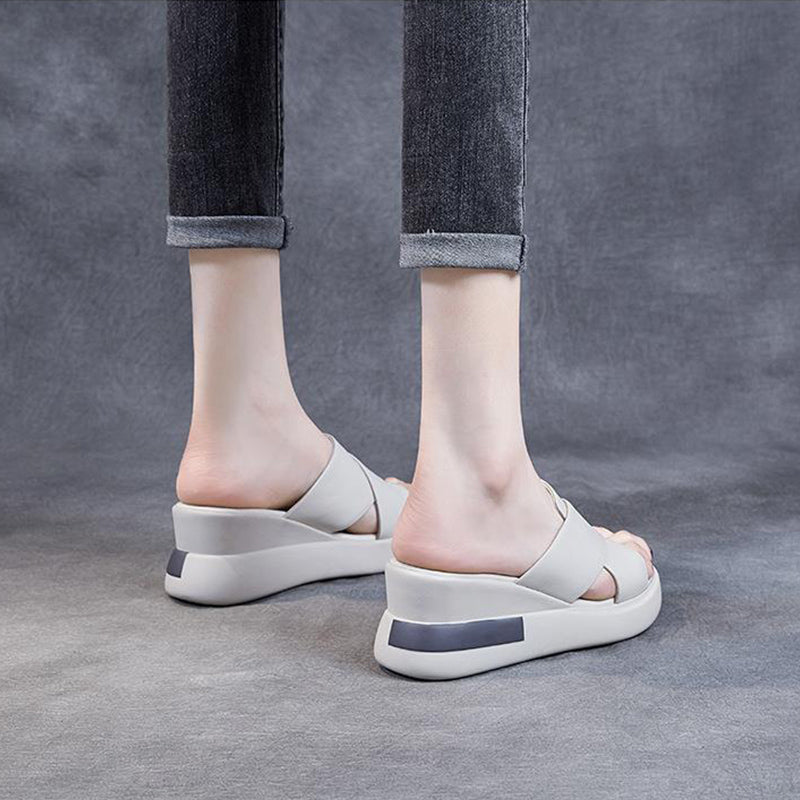 Damespantoffels en sandalen met open teen en vismond