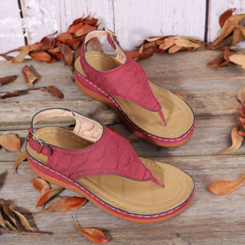 Effen zomersandalen met gesp