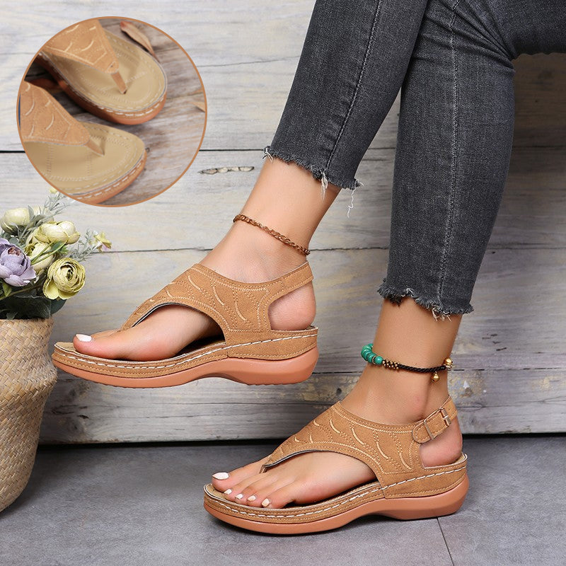 Effen zomersandalen met gesp