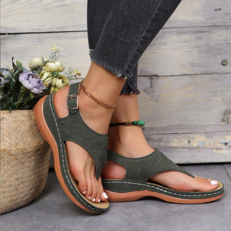 Effen zomersandalen met gesp