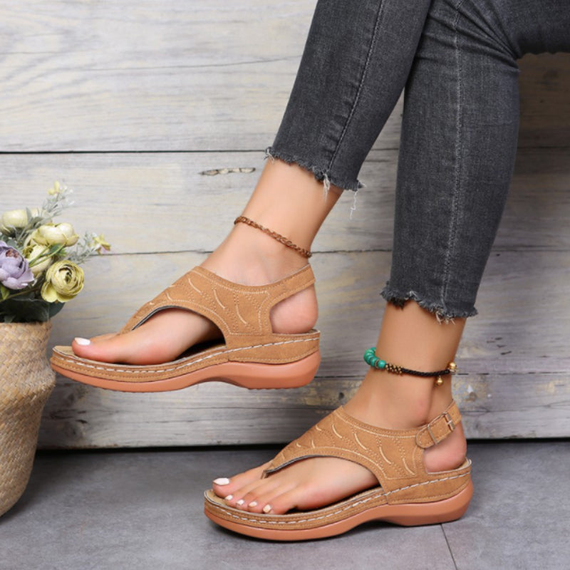 Effen zomersandalen met gesp