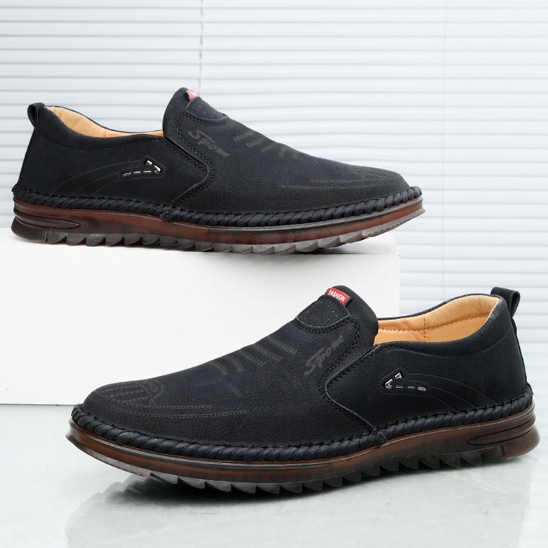 Handgenaaide, ademende leren schoenen met een zacht oppervlak en peeszolen