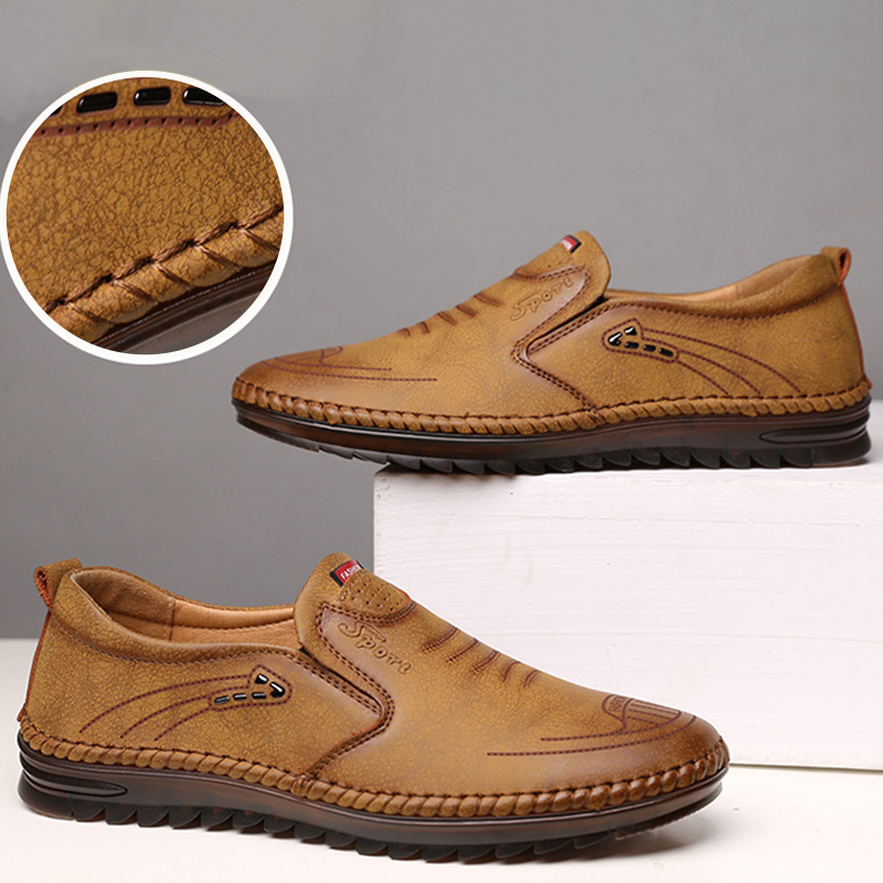 Handgenaaide, ademende leren schoenen met een zacht oppervlak en peeszolen