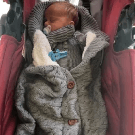 Gebreide slaapzak met knopen voor baby